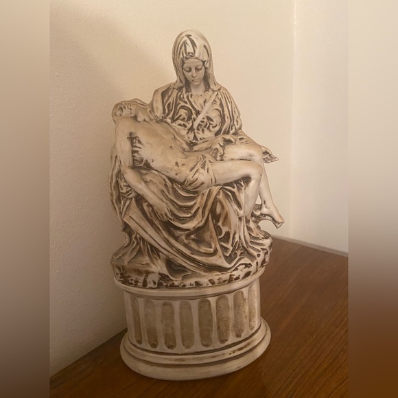 Pietà - Picture 1 of 2